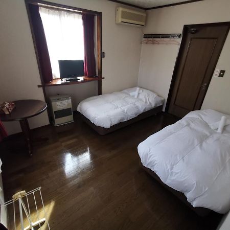 Hakuba Powder Republic Bed & Breakfast Exterior photo