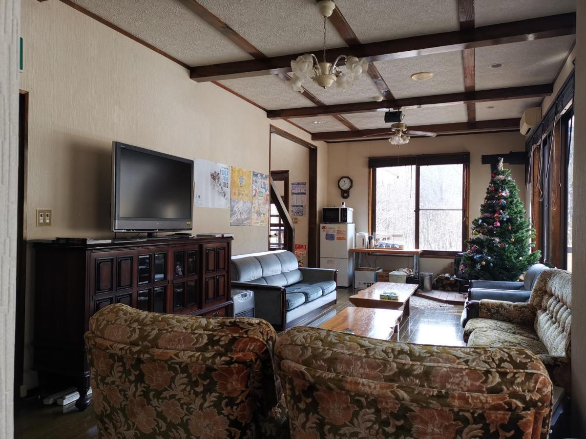 Hakuba Powder Republic Bed & Breakfast Exterior photo