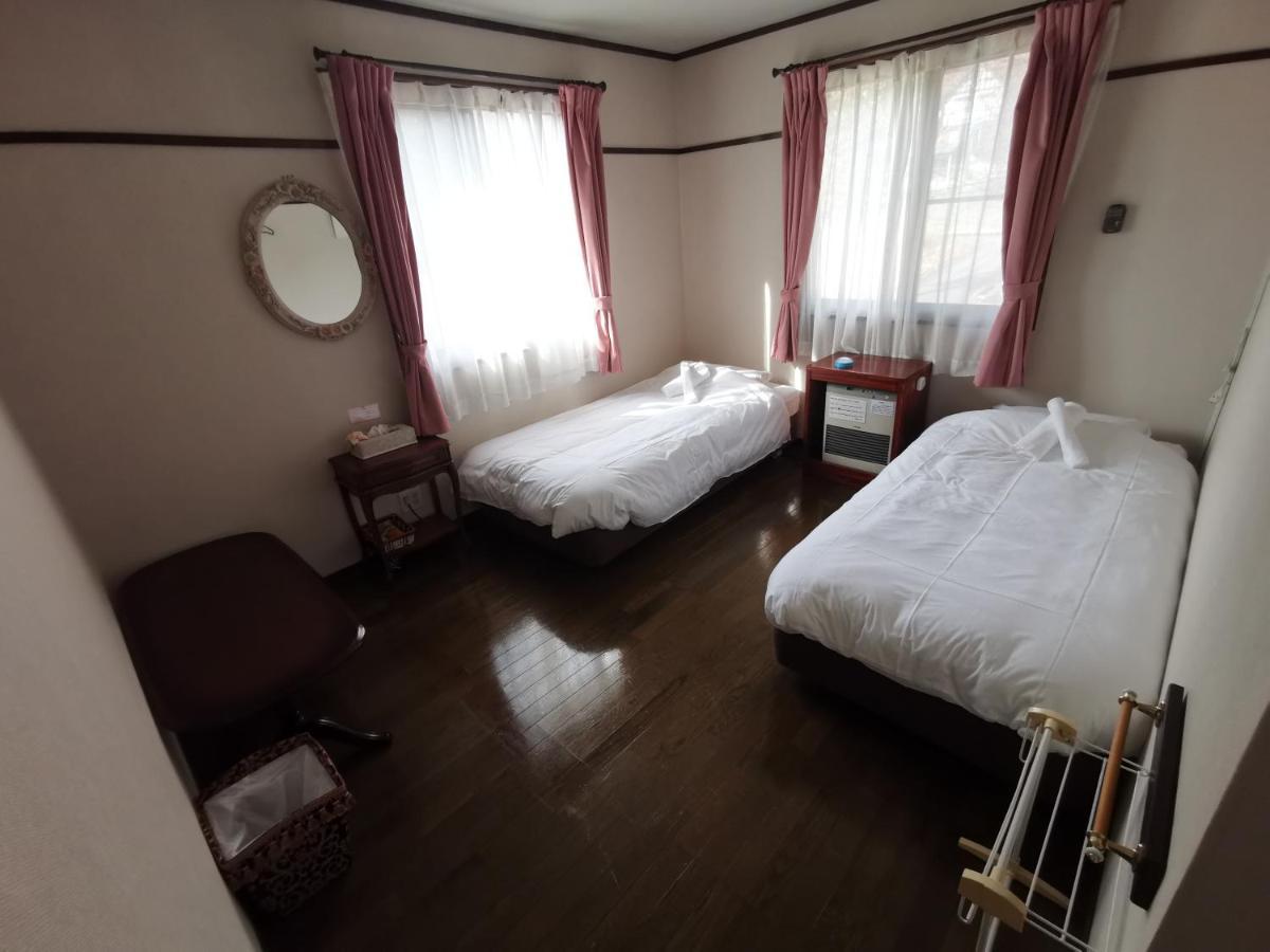 Hakuba Powder Republic Bed & Breakfast Exterior photo