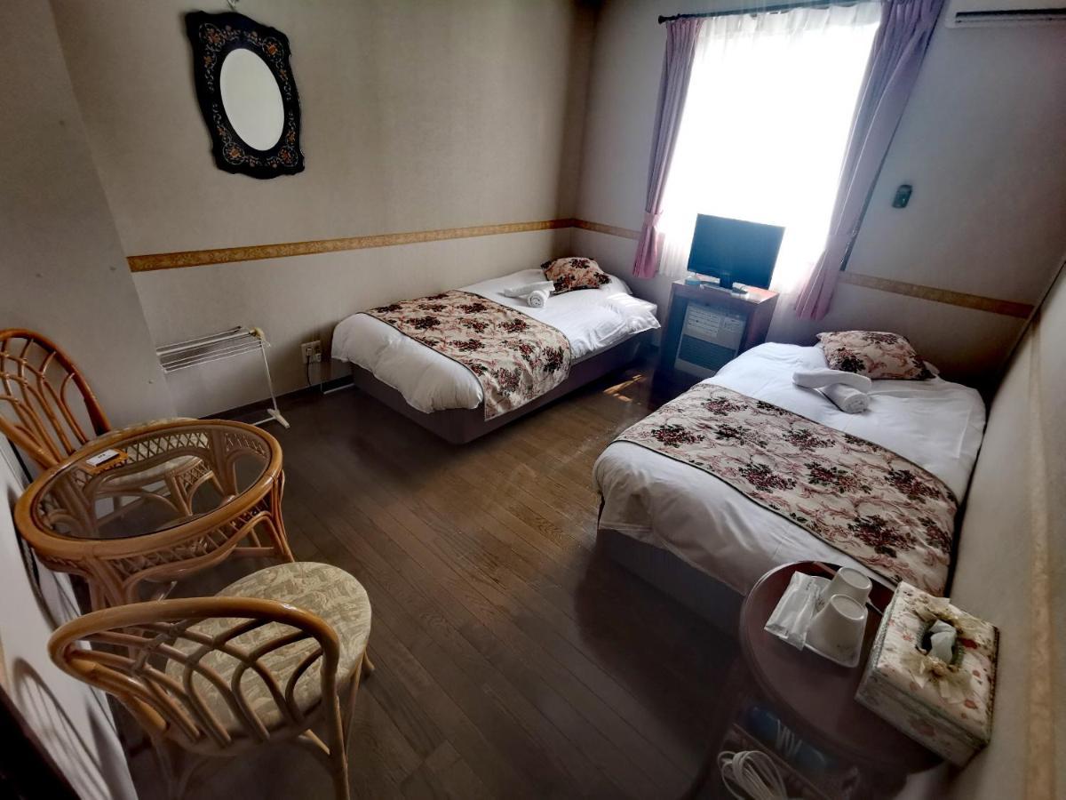 Hakuba Powder Republic Bed & Breakfast Exterior photo