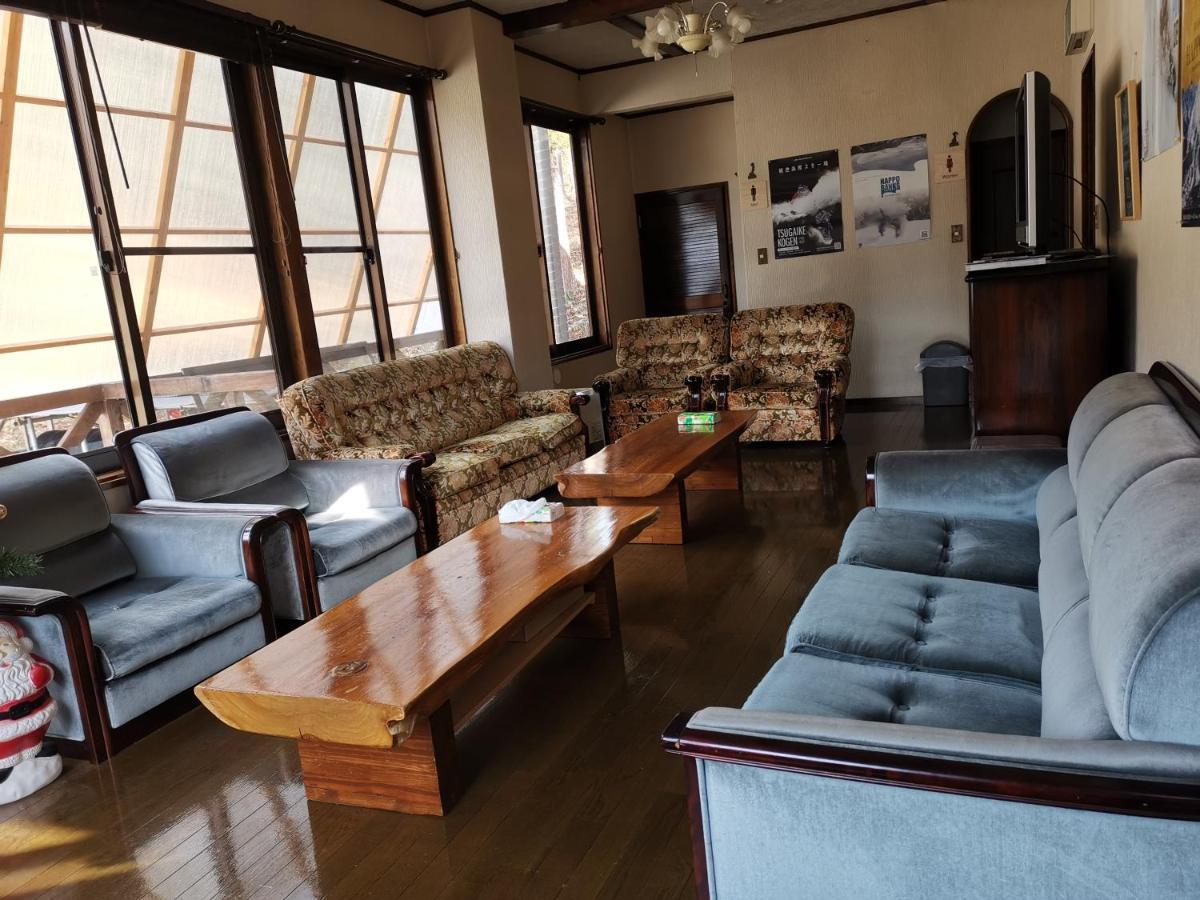 Hakuba Powder Republic Bed & Breakfast Exterior photo