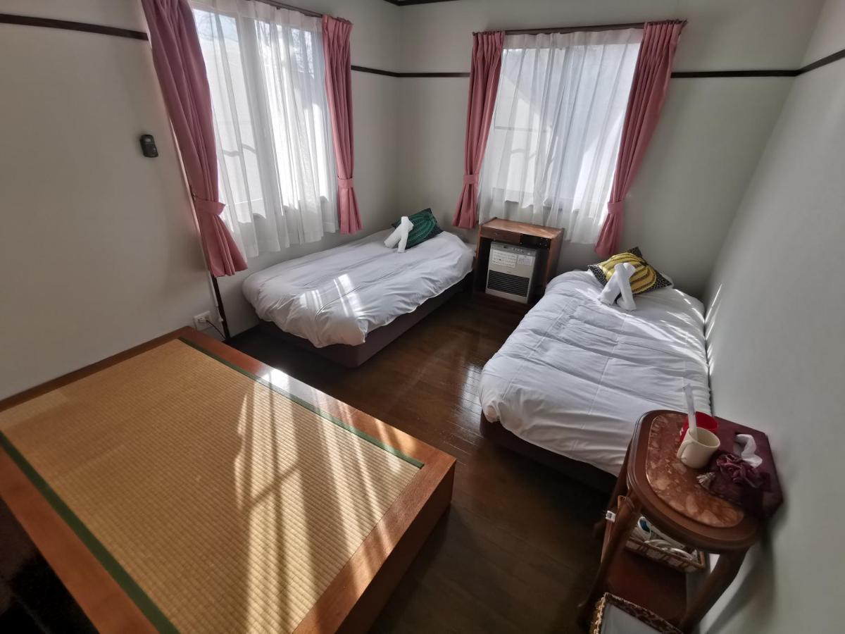 Hakuba Powder Republic Bed & Breakfast Exterior photo